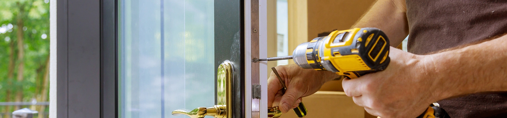 everest install the door handle